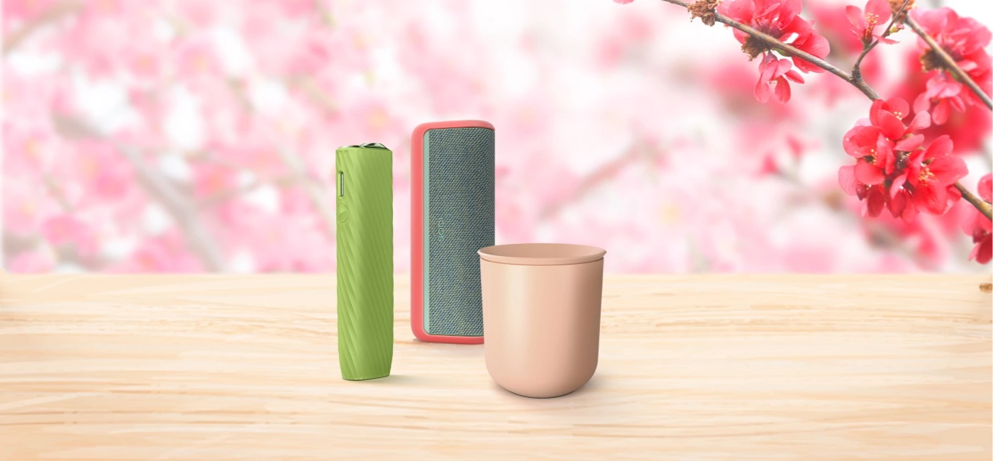 スリーブをつけたIQOS イルマ プライムとIQOS イルマ ワン、IQOS トレイ