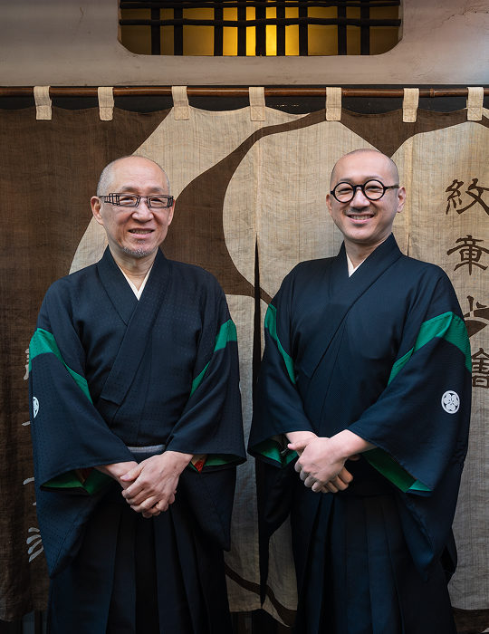 波戸場  承龍（左） 耀鳳（右）
