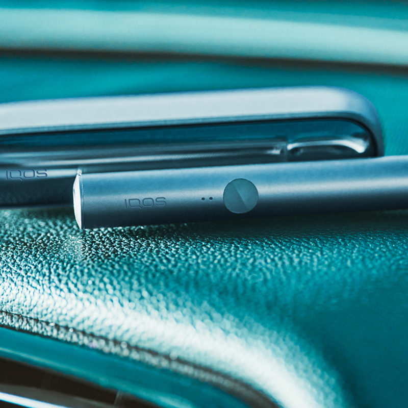車内に置かれたIQOS